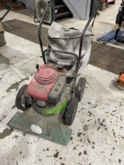 Lot 14 - Billy Goat KD505 garden vacuum. Honda engine....
