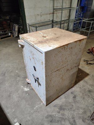 Lot 31 - 1 Safe (no key)