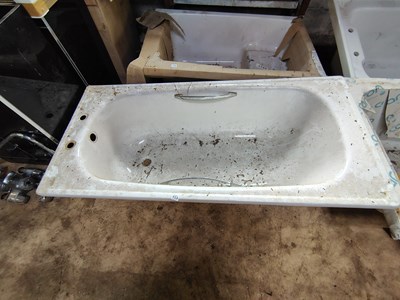 Lot 113 - Bath Unit