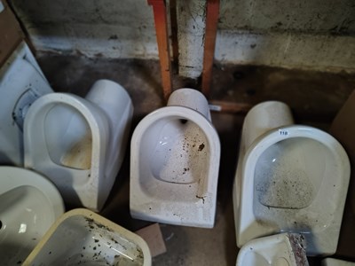 Lot 118 - Urinals x 3
