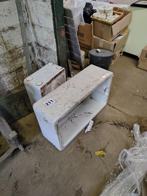 Lot 211 - Sinks x 2