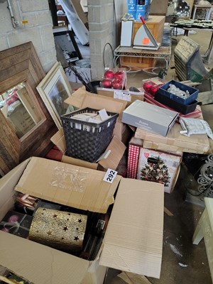 Lot 292 - Christmas Decorations